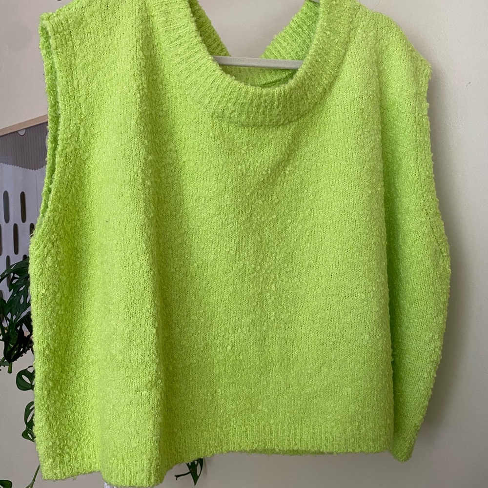 Like green cropped, wide, sweater vest